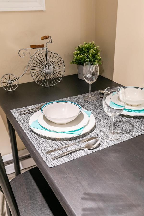 Newly Renovated - Cozy 1Br Apt With Netflix - Prime Location Торонто Экстерьер фото